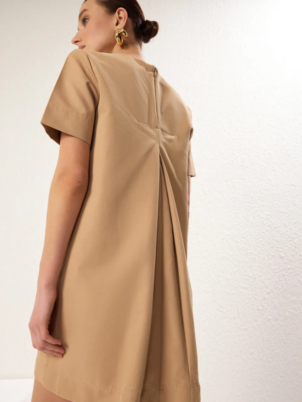 Trendyol TRENDYOLMİLLA Dames Bruin Effen Kort / Mini Kort Casual Recht Jurken, foto 2