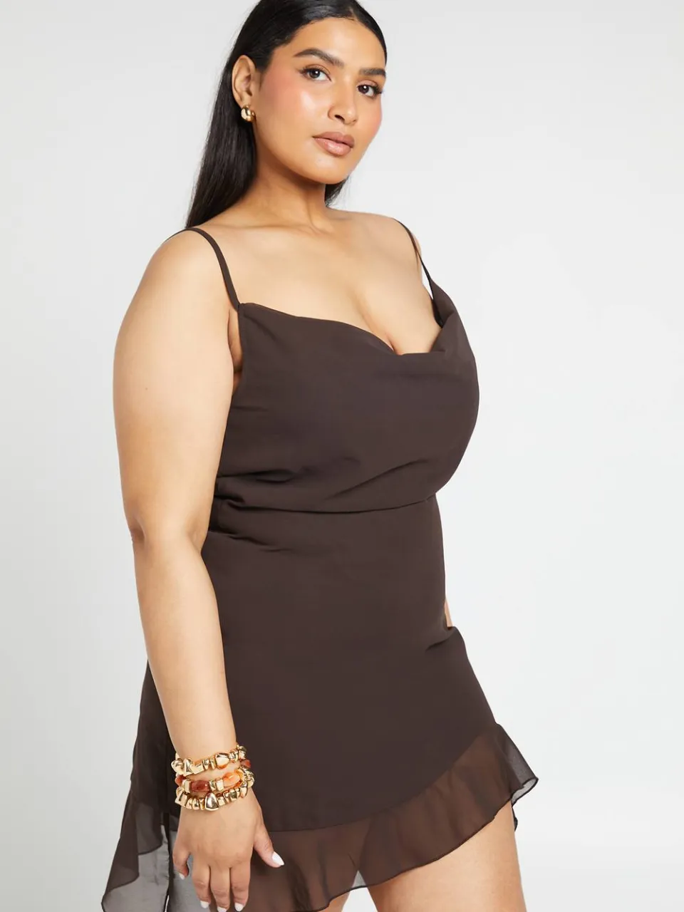 boohoo Dames Plus Mini-jurk Met Waterval Halslijn En Bandjes chocoladebruin, foto 3