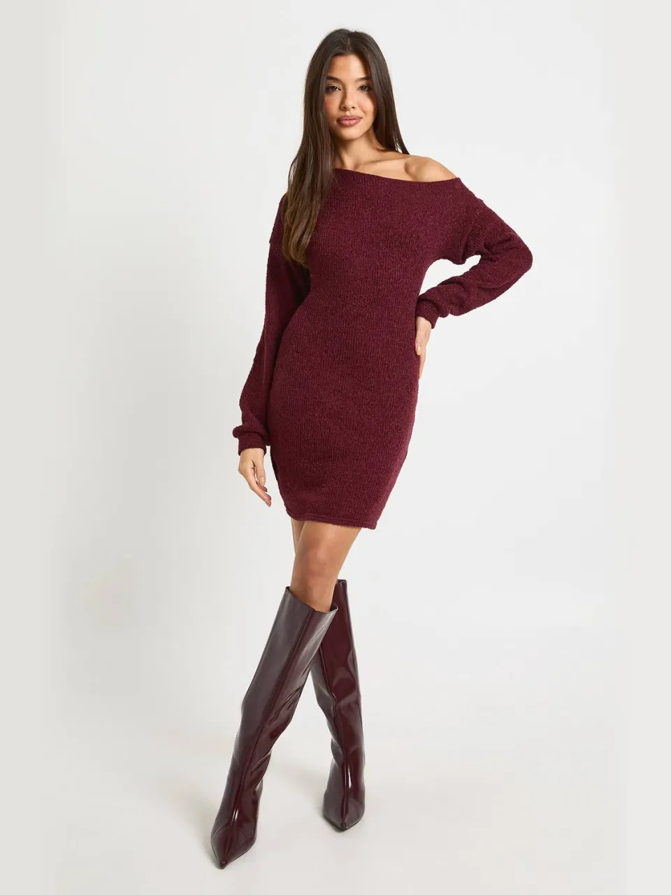 boohoo Dames Getextureerde asymmetrische slungelige minijurk bordeaux rood, foto 2
