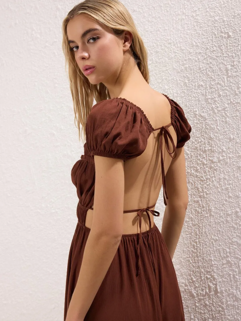Trendyol TRENDYOLMİLLA Dames Bruin Effen Maxi Kort Strandkleding Skater Strandjurken, foto 2