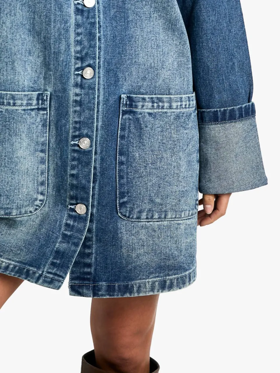 boohoo Dames Petite Utility Turn Cuff Denim Oversized Shirtjurk, foto 4