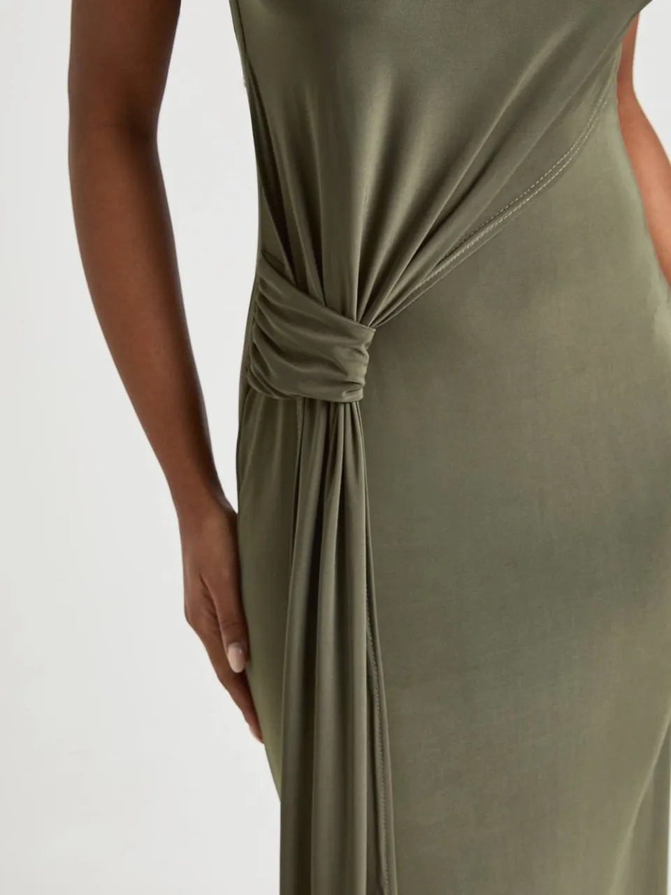 boohoo Dames Dubbele Laag Slinky Zijwrap Detail Maxi Jurk olijf, foto 3
