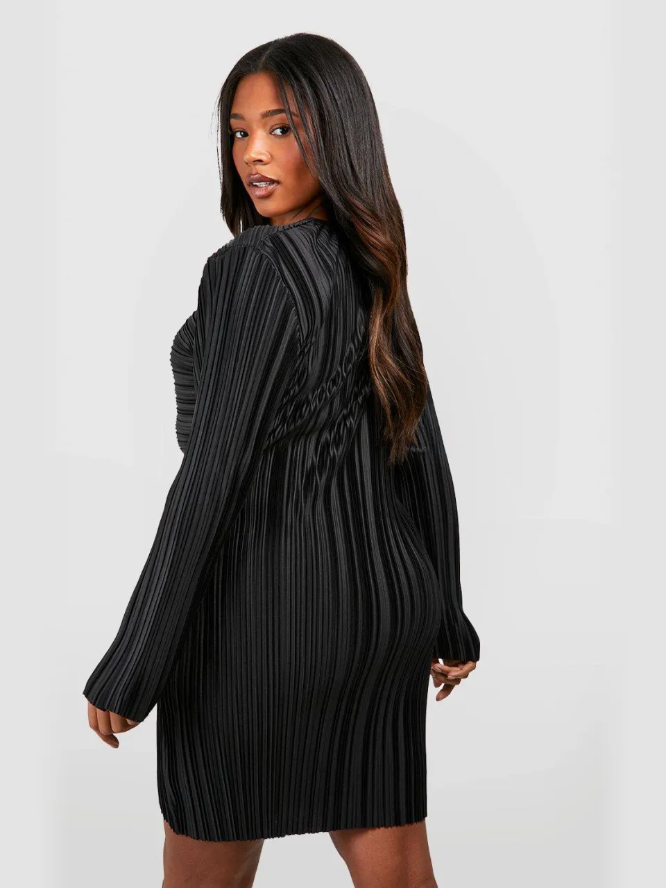 boohoo Dames Plus Wide Plisse Twist Front Wrap Jurk zwart, foto 2
