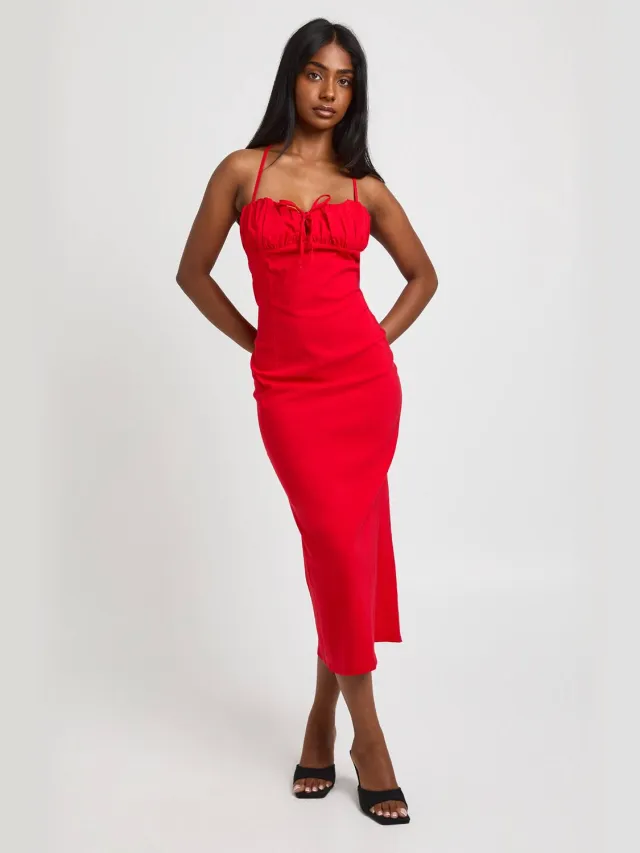 boohoo Dames Bengaline Jurk Met Gerimpelde Bustier, Strikdetail En Bandjes In Midaxi-lengte Rood
