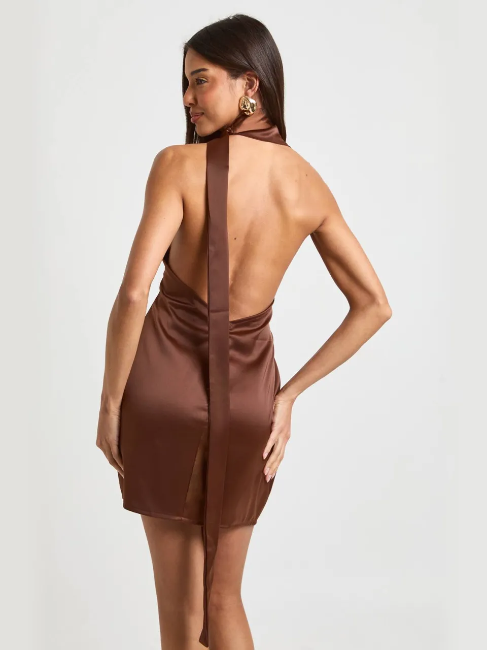 boohoo Dames Satijn & Kant Sjaal Detail Mini Jurk chocoladebruin, foto 2