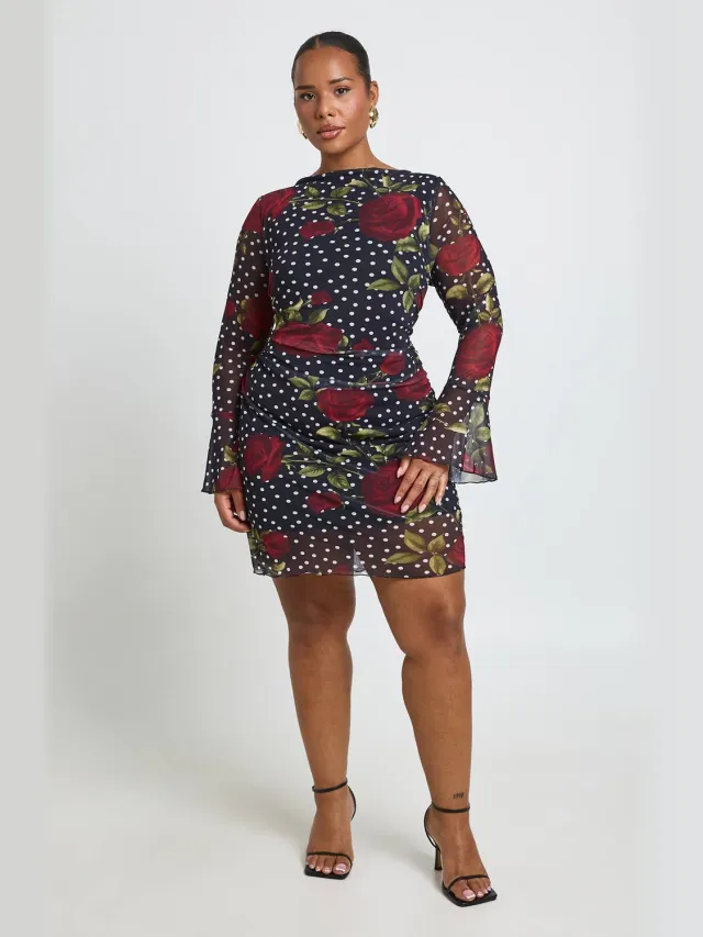 boohoo Dames Plus Slash Hals Gemengde Rozen Print Flare Mouw Mini Jurk Zwart