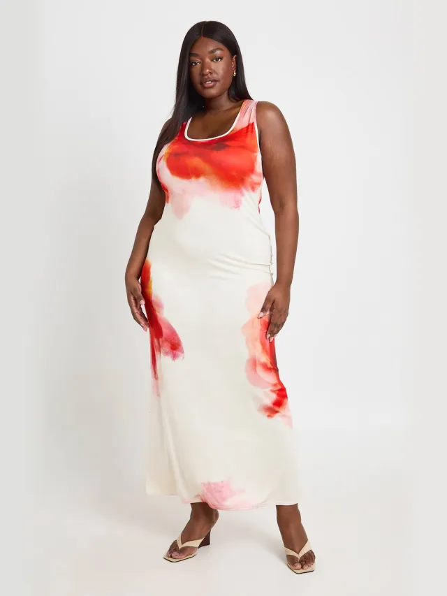 boohoo Dames Plus Bloemenprint Maxi Jurk Met Ronde Hals Crème
