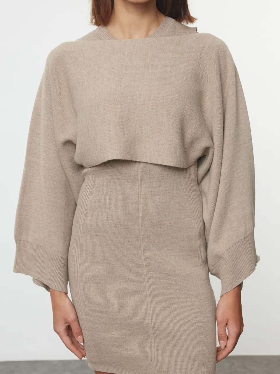 Trendyol TRENDYOLMİLLA Dames Beige Effen Kort / Mini Lang Casual Bodycon Jurken, foto 2