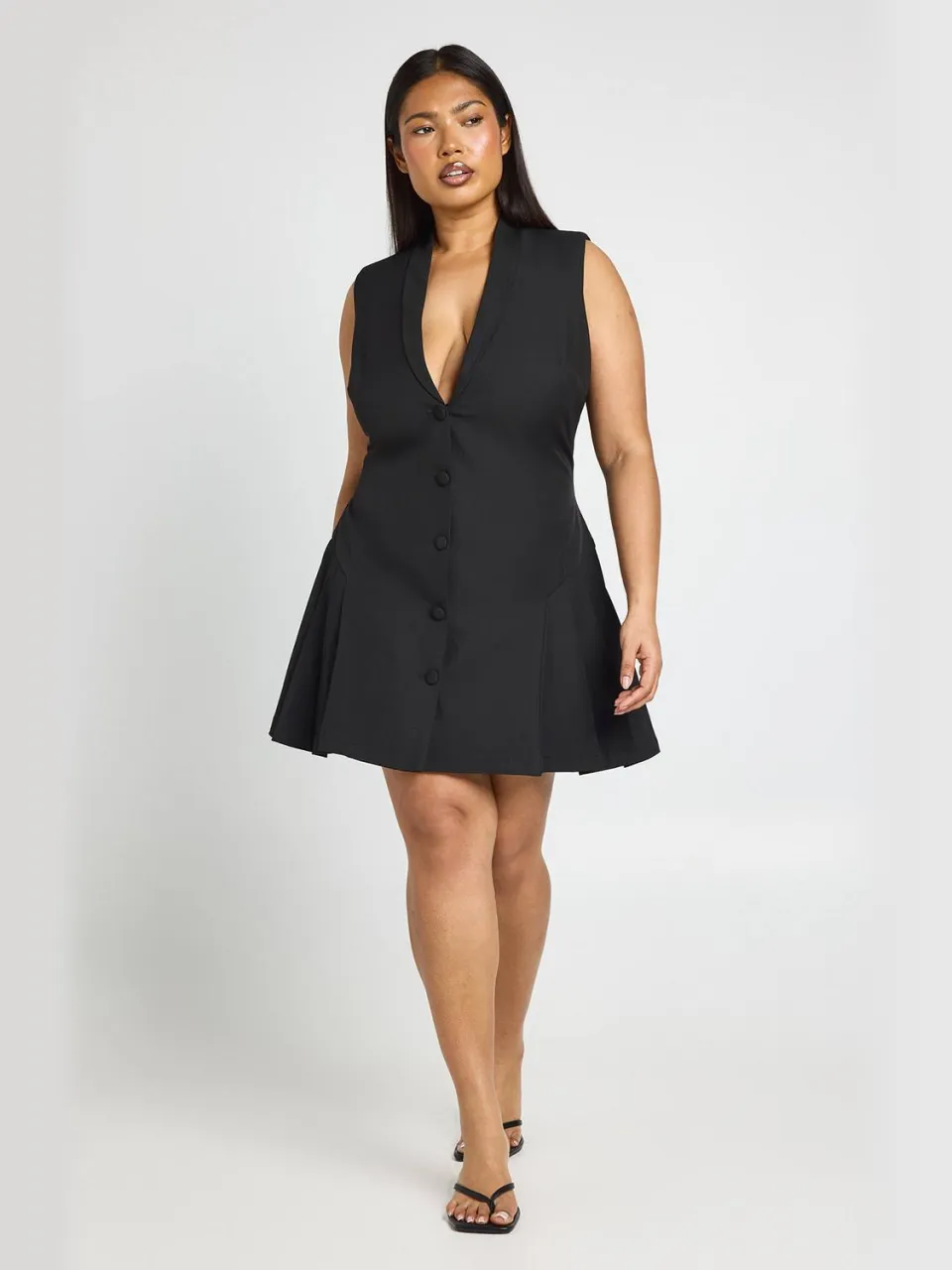 boohoo Dames Plus Getailleerde Geplooide Skater Mouwloze Blazer Jurk zwart, foto 3