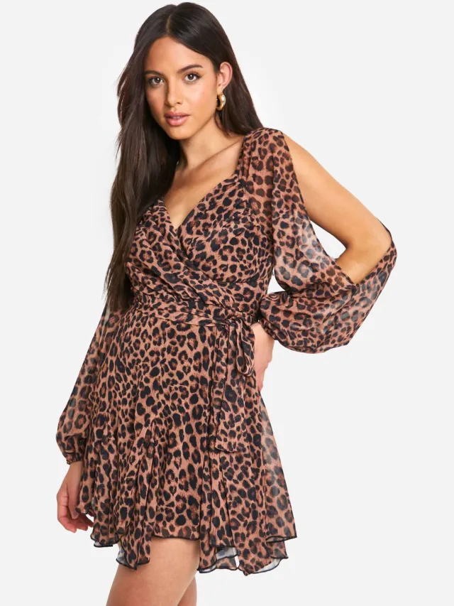 boohoo Dames Luipaard Chiffon Jurk met Kant in de Rug, Pofmouwen en Wrap Skater Silhouet Bruin