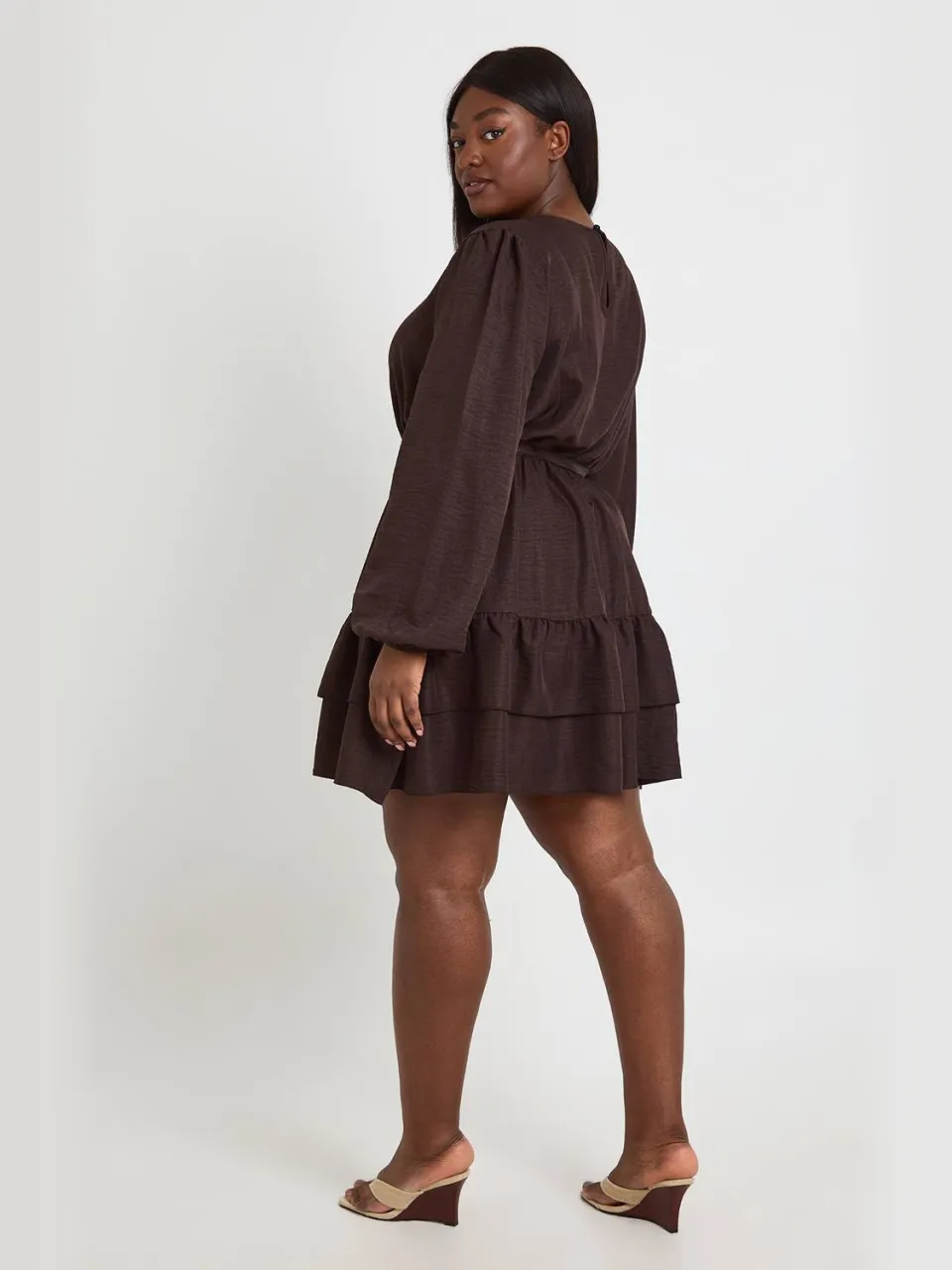 boohoo Dames Plus Pofmouw Smock Jurk chocoladebruin, foto 2