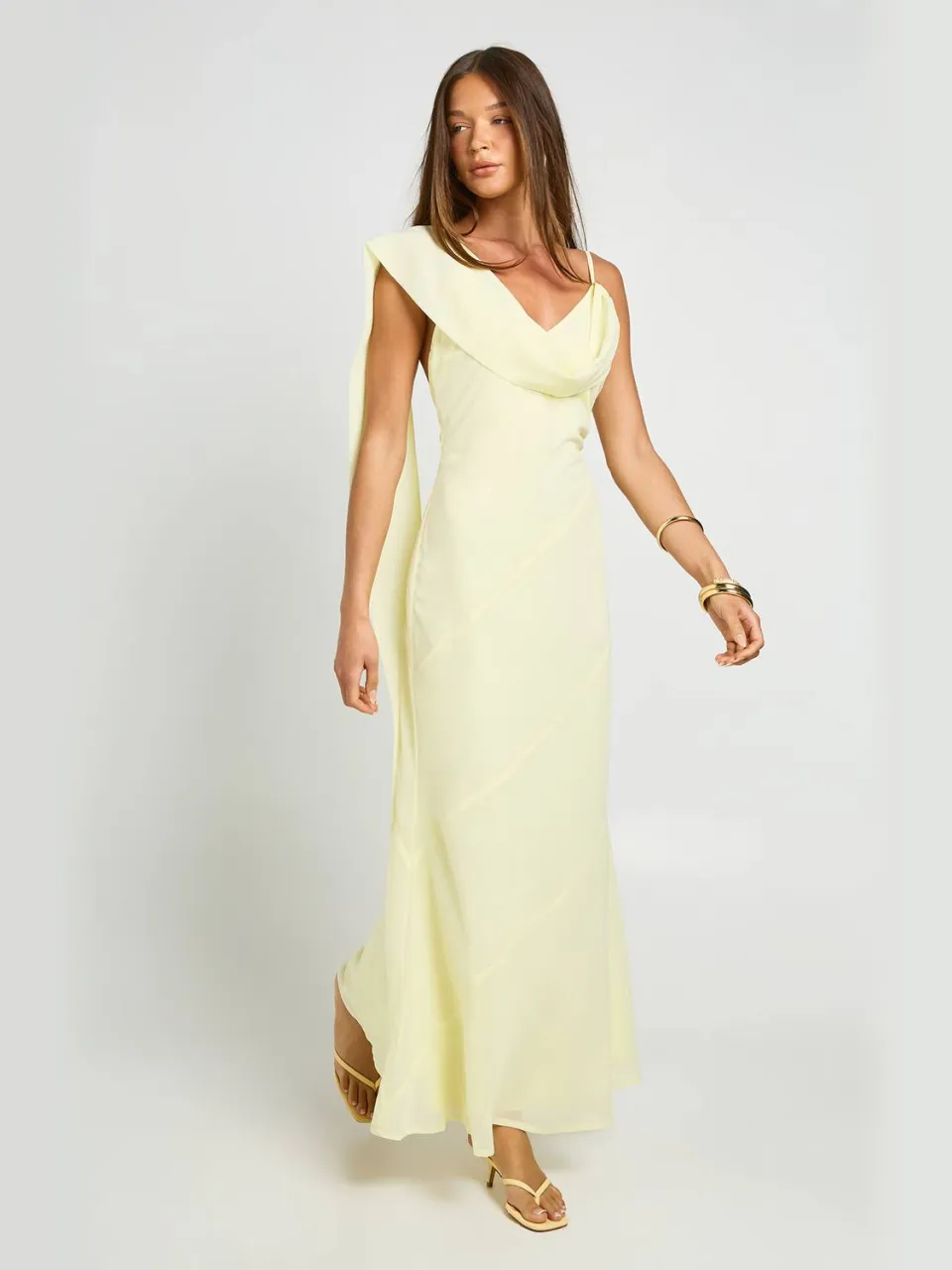 boohoo Dames Chiffon Maxi Jurk Met Draperende Halsdoek Detail citroen, foto 2