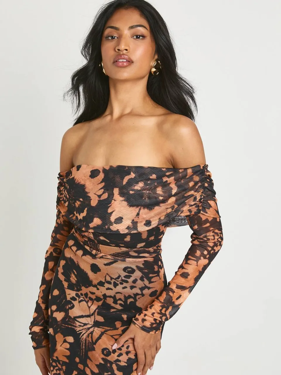 boohoo Dames Abstracte Bedrukte Bardot Maxi Jurk bruin, foto 3