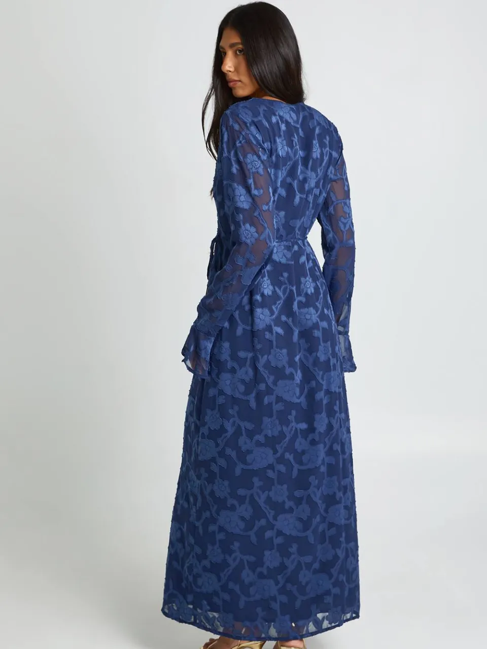 boohoo Dames Lange Burnout Bloemen Ruches Wikkel Jurk marineblauw, foto 3