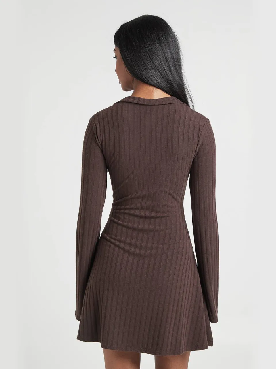 boohoo Dames Grofgebreide Jersey Geribbelde Jurk Met Kraag In Fit & Flare Mini-model chocoladebruin, foto 3