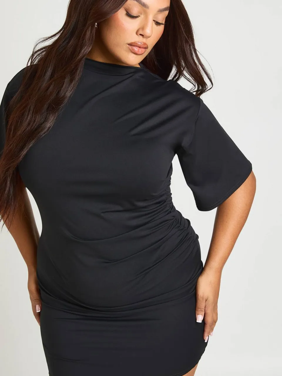 boohoo Dames Plus Superzachte Mini-jurk Met Gerimpelde Taille En Korte Mouwen zwart, foto 4
