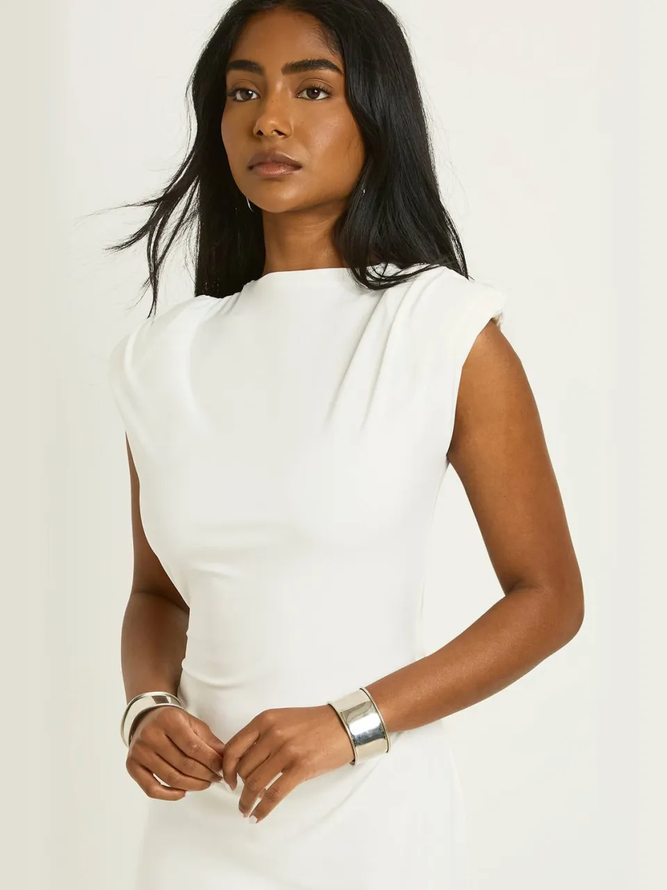boohoo Dames Maxi Jurk Met Schoudervulling, Open Rug En Verlaagde Taille ivoor, foto 4