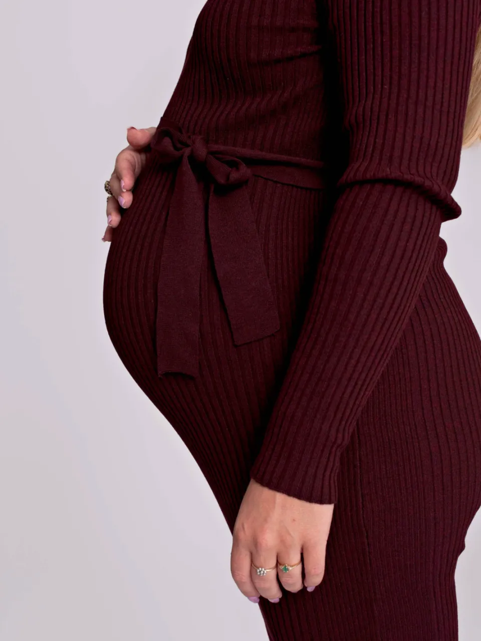 LOVE2WAIT zwangerschaps midi jurk met ceintuur donkerrood burgundy, foto 5