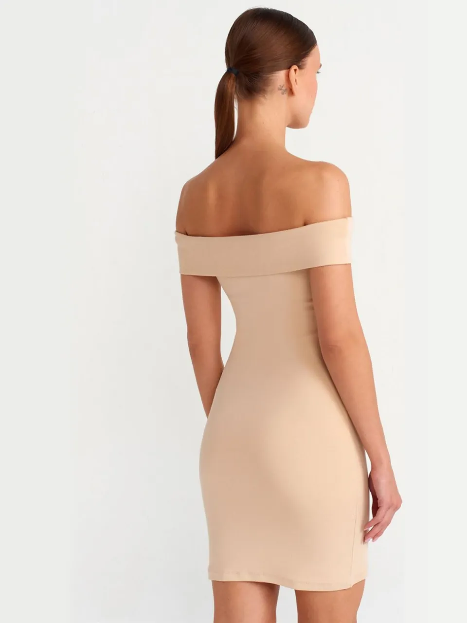 Dilvin Bodycon Mini-jurk met Off-shoulder Halslijn beige, foto 2
