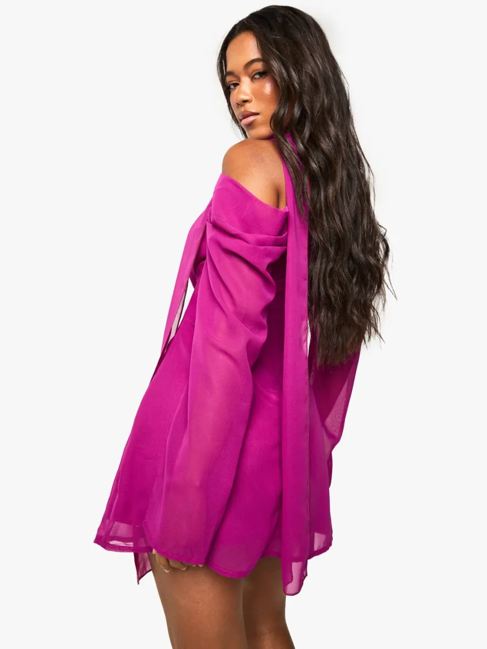 boohoo Dames Chiffon sjaal-detail Cold Shoulder mini-jurk magenta, foto 2