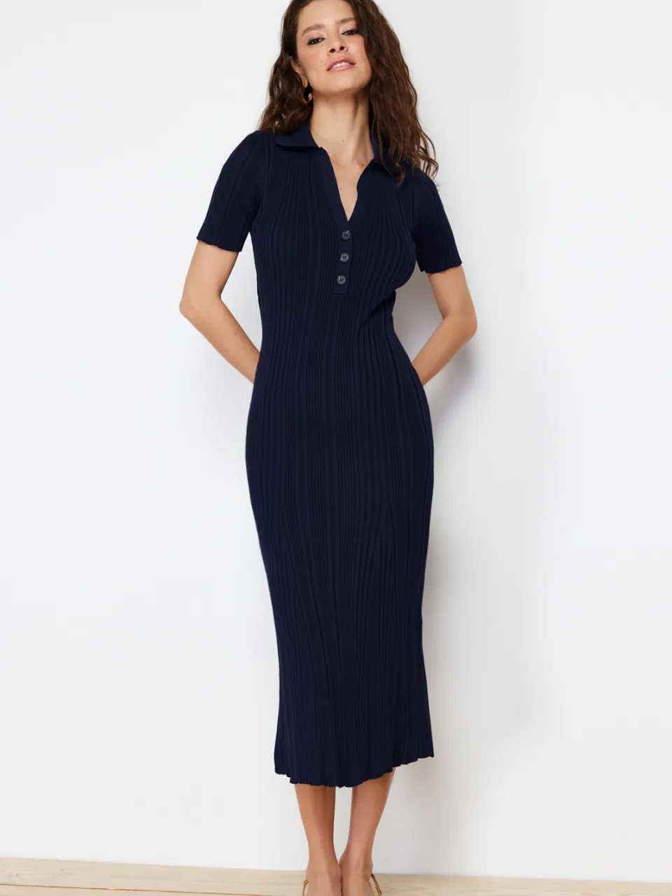 Trendyol TRENDYOLMİLLA Dames Donkerblauw Effen Midi Kort Casual Bodycon Jurken marineblauw/blauw, foto 2