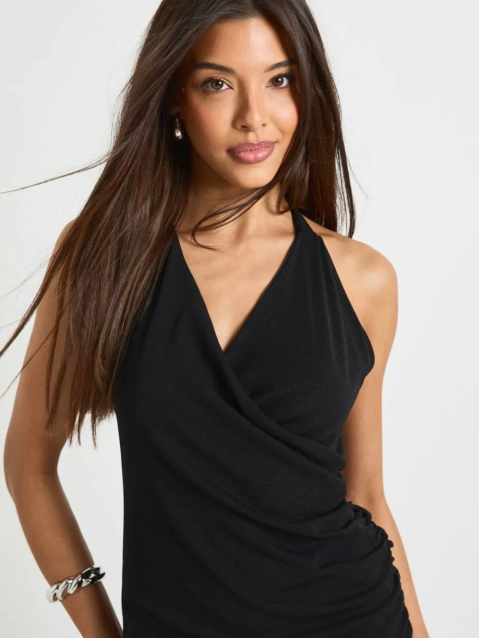 boohoo Dames Halterneck Cowl Maxi Jurk zwart, foto 4