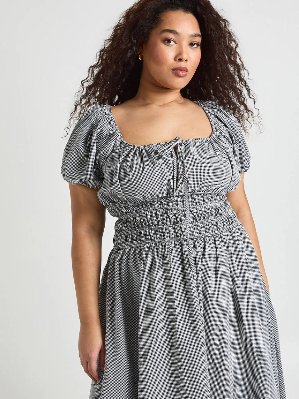 boohoo Dames Plus Geruite Jurk Met Gesmockt Middel Midaxi Lengte zwart, foto 3