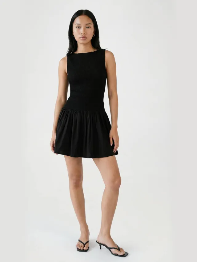 boohoo Dames Gesmockte Jurk Met Verlaagde Zoom Zwart