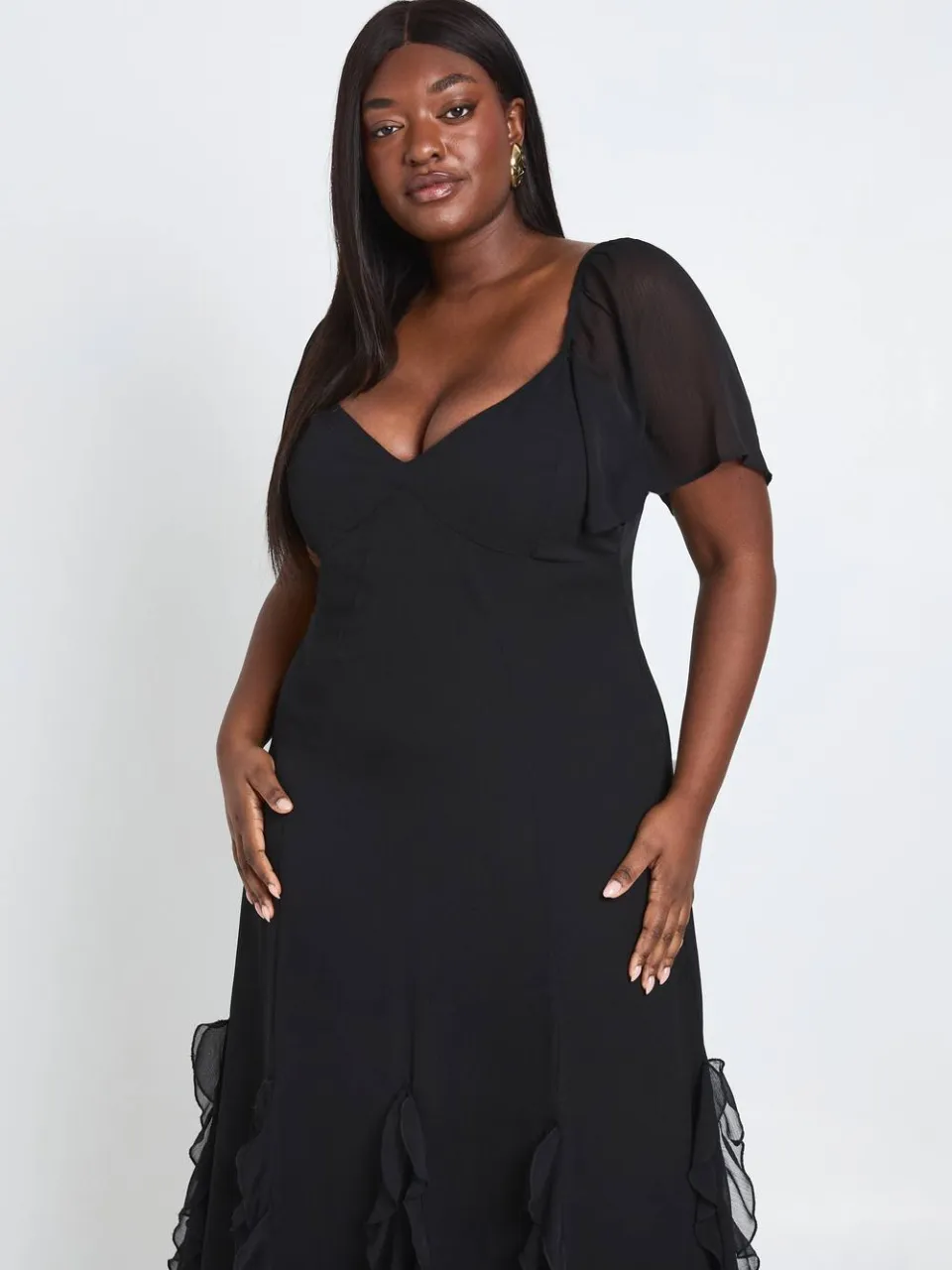 boohoo Dames Plus Chiffon Pofmouw Ruches Maxi Jurk zwart, foto 2