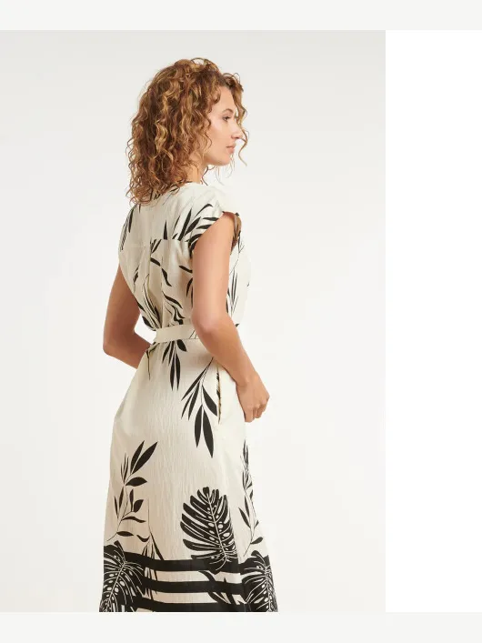 Smashed Lemon Witte maxi jurk met zwarte bladerenprint en gestreepte zoom, foto 2