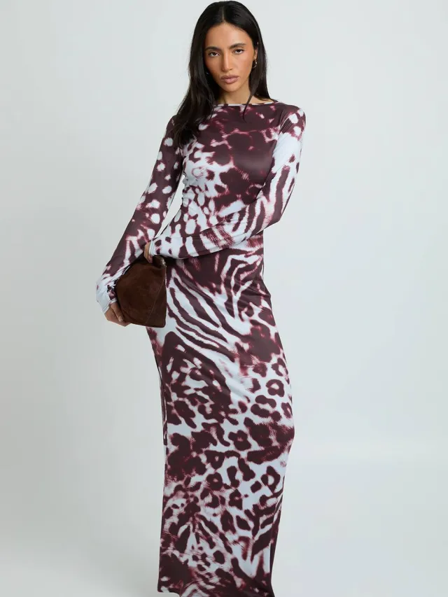 boohoo Dames Maxi Jurk Met Lange Mouwen En Tonaal Dierenprint Chocoladebruin