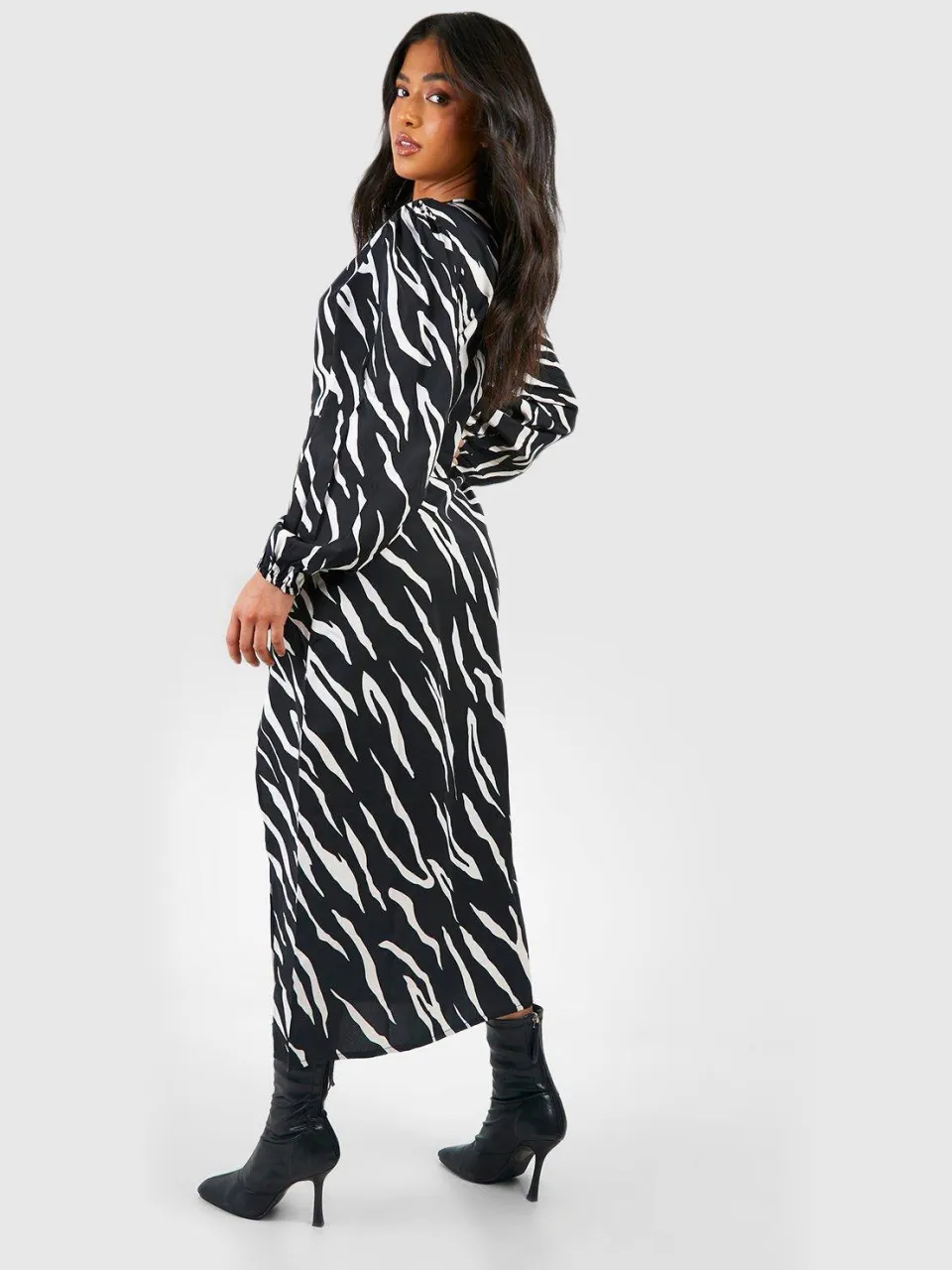boohoo Dames Petite Dierenprint Blouson Mouw Midaxi Jurk zwart, foto 2