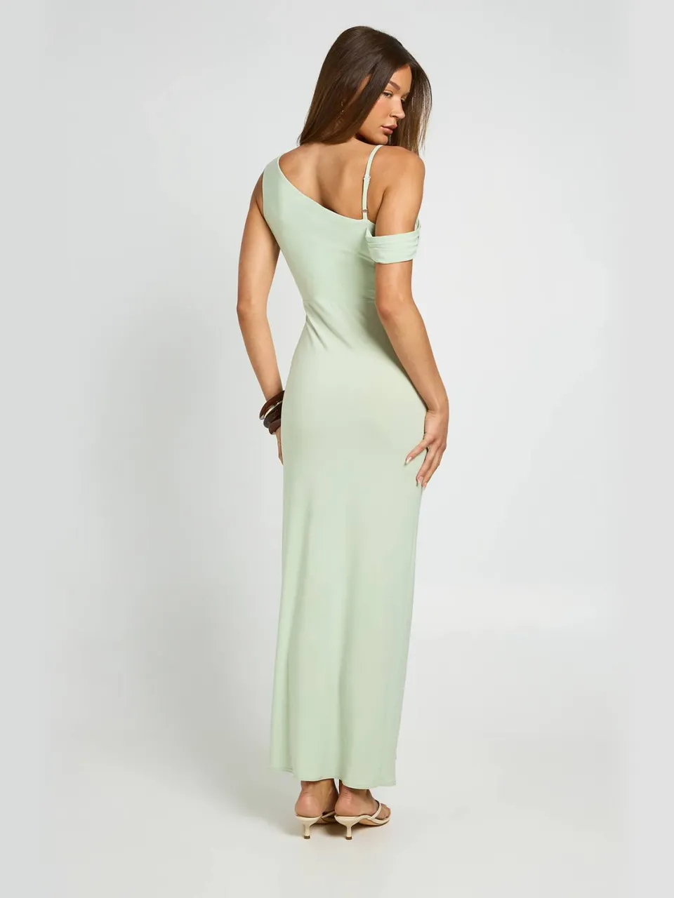 boohoo Dames Dubbele Laag Slinky Drape Voorkant Cold Shoulder Maxi Jurk verstandig, foto 2