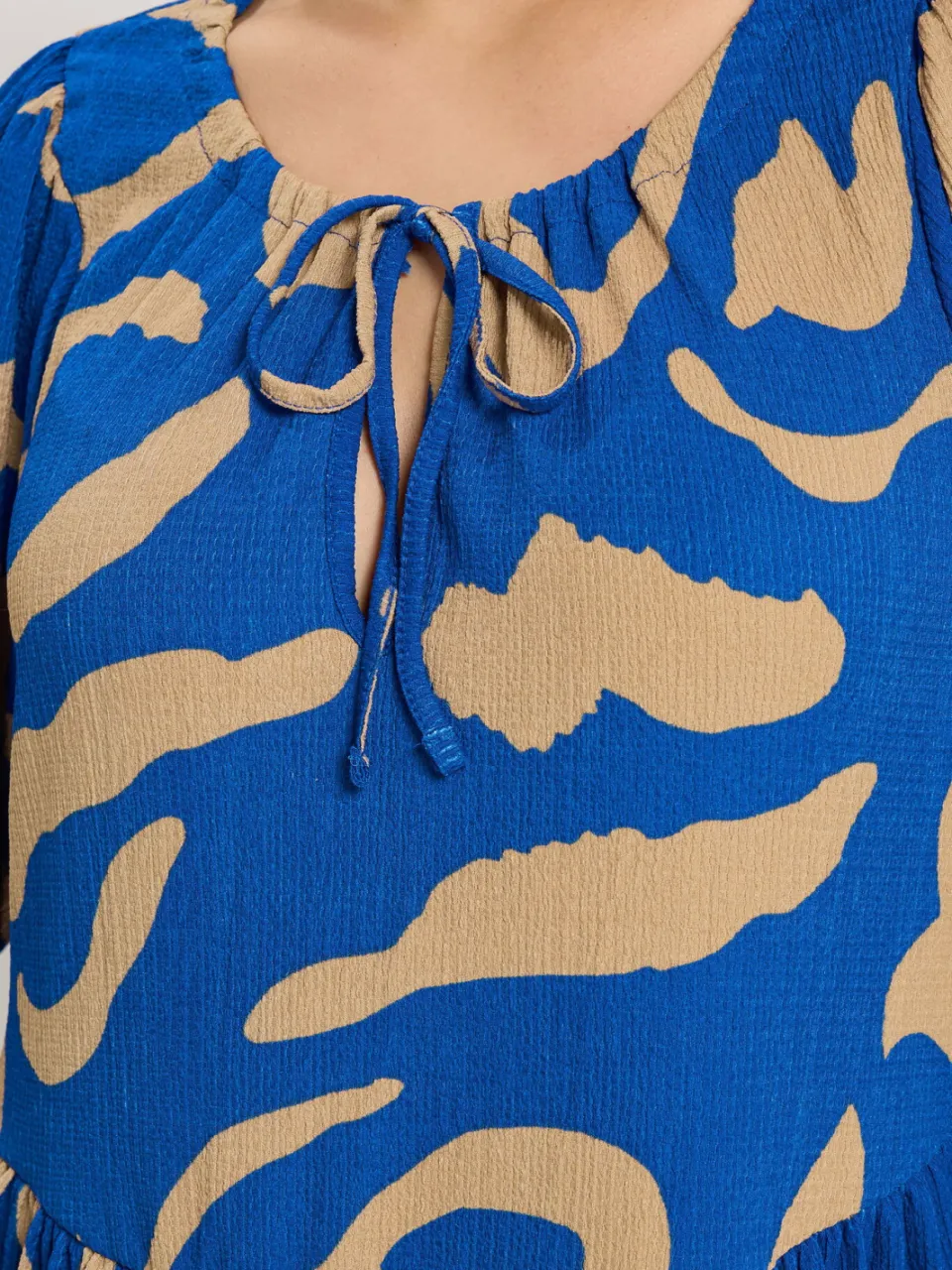 Yours Blauwe Abstracte Jurk Met Strik Aan De Voorkant, foto 4