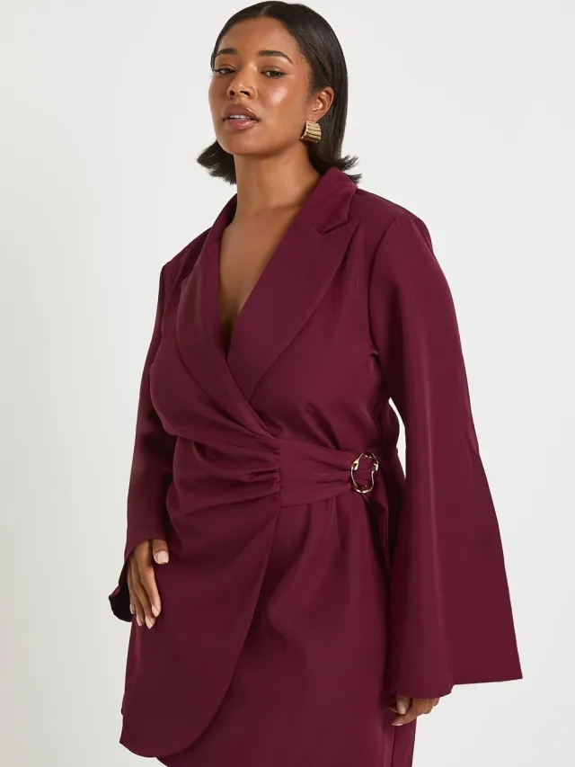 boohoo Dames Plus gespdetail gebonden taille getailleerde blazerjurk Bordeaux Rood