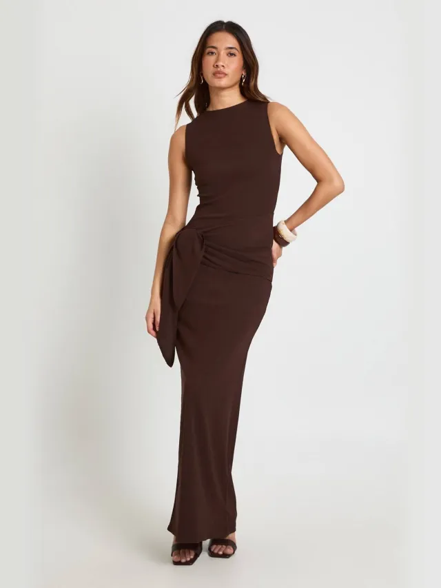 boohoo Dames Getextureerde Maxi-jurk Met Strikceintuur Chocoladebruin