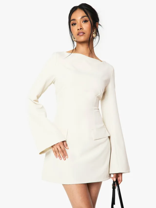 boohoo Dames Getailleerde mini-jurk met lange mouwen en slash-hals Ecru