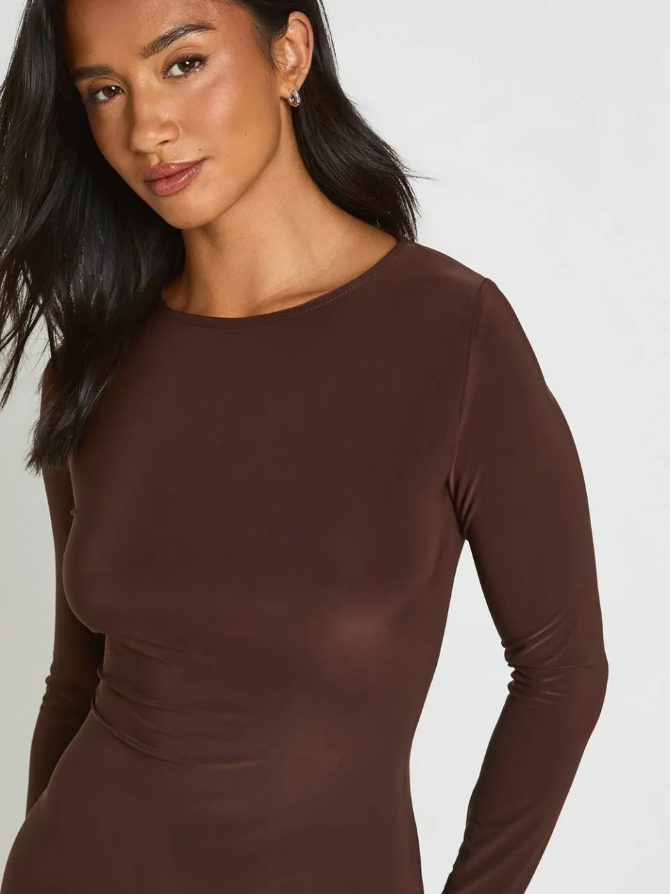 boohoo Dames Petite Maxi Jurk Met Zachte Touch, Ronde Hals En Lange Mouwen chocoladebruin, foto 4
