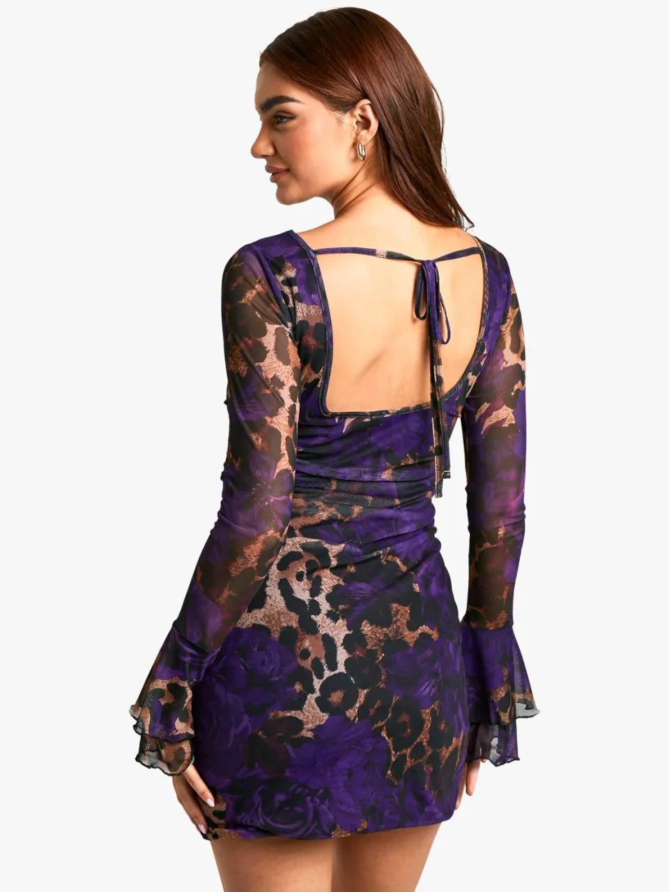 boohoo Dames Slash Neck Mixed Luipaardprint Mini-Jurk met Wijd Elopende Mouwen bruin, foto 2