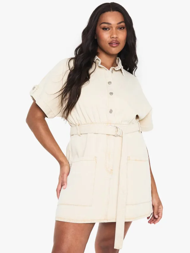 boohoo Dames Plus Denim Utility Belt Shift Jurk Ecru