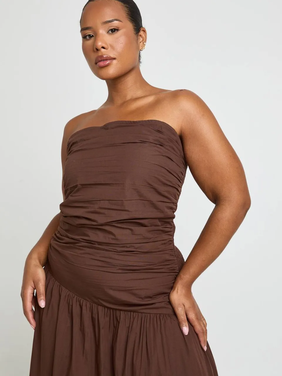 boohoo Dames Plus Gelaagde Zoom Bandeau Maxi Jurk chocoladebruin, foto 3