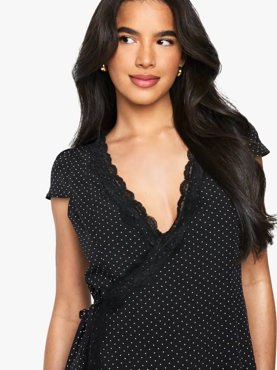 boohoo Dames Mini-jurk met polkadot patroon, kantenafwerking en omslagmodel zwart, foto 4