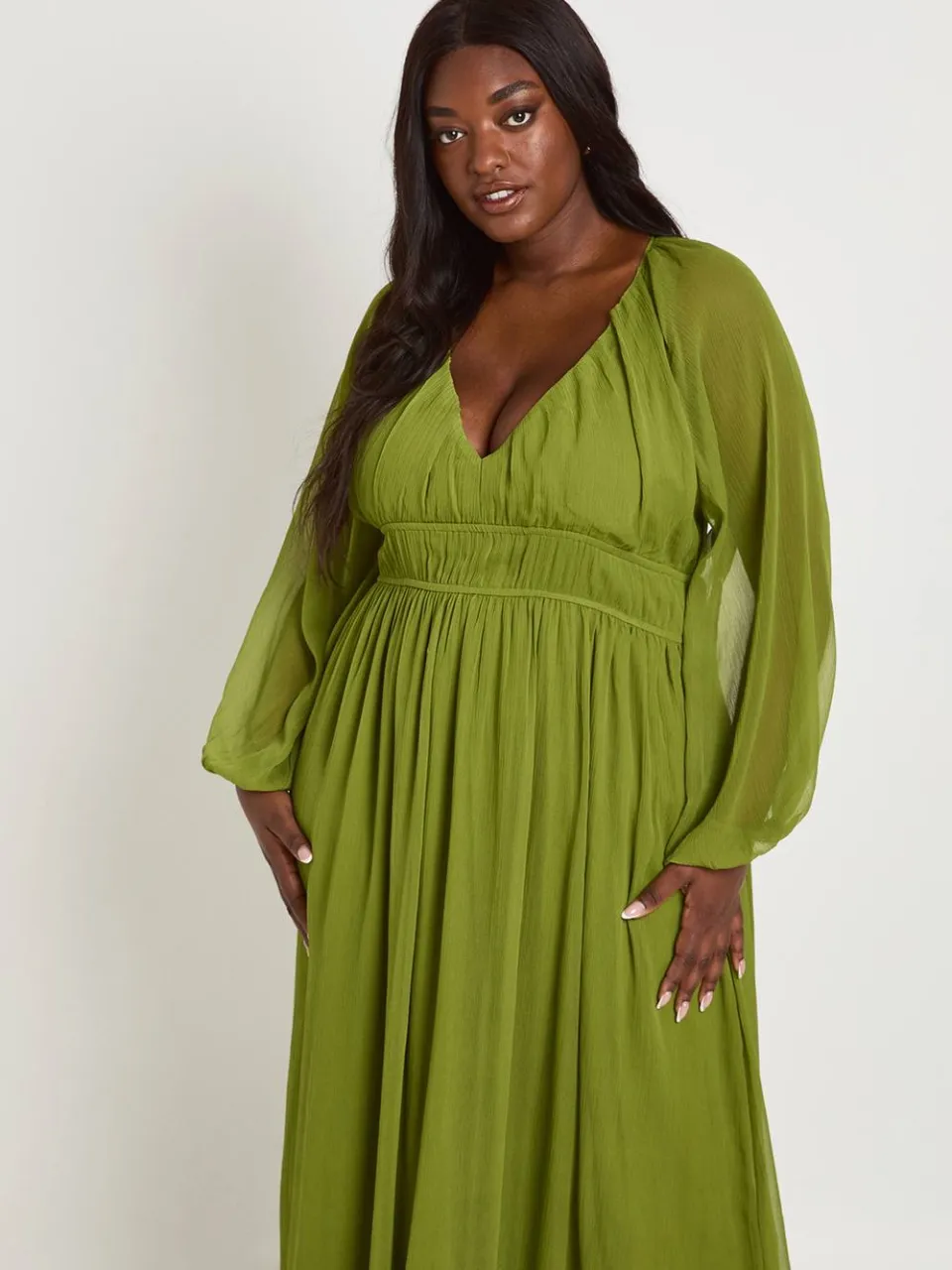 boohoo Dames Plus Chiffon Geplooide Blouson Mouw Maxi Jurk olijf, foto 3