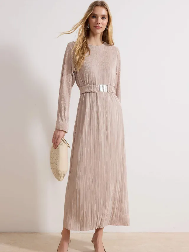 Trendyol Modest Dames Goudkleurig Effen Maxi Lang Casual A-lijn Modest Jurken