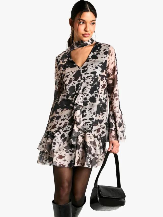 boohoo Dames Koeienprint Mesh Ruffle Mini Jurk Multicolor