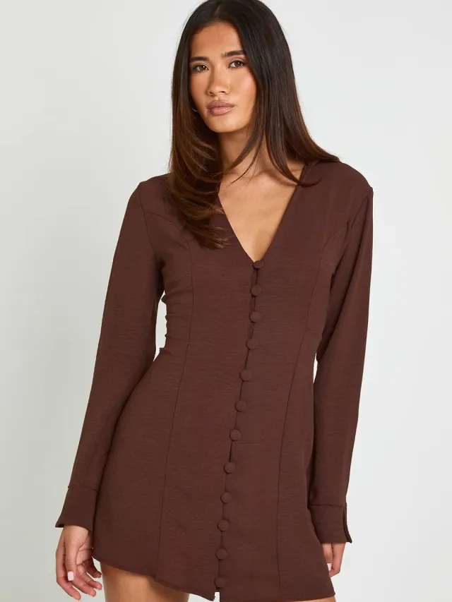 boohoo Dames Gehamerde Jurk Met Knoopsluiting En Getailleerde Pasvorm Chocoladebruin
