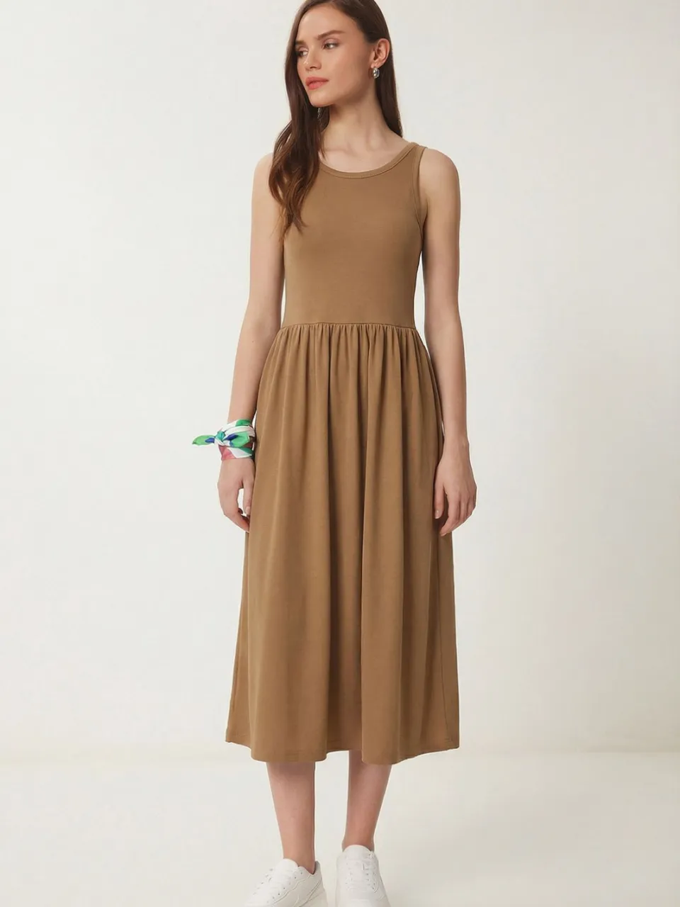 Happiness Istanbul Mouwloze Crew Neck Midi Jurk naturel, foto 2