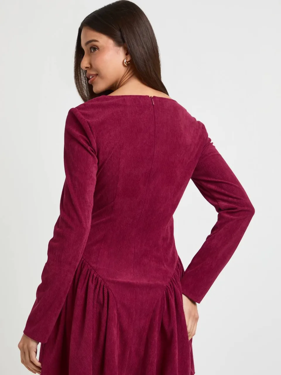boohoo Dames Ribfluwelen Melkmeid Skater Jurk bessen, foto 3