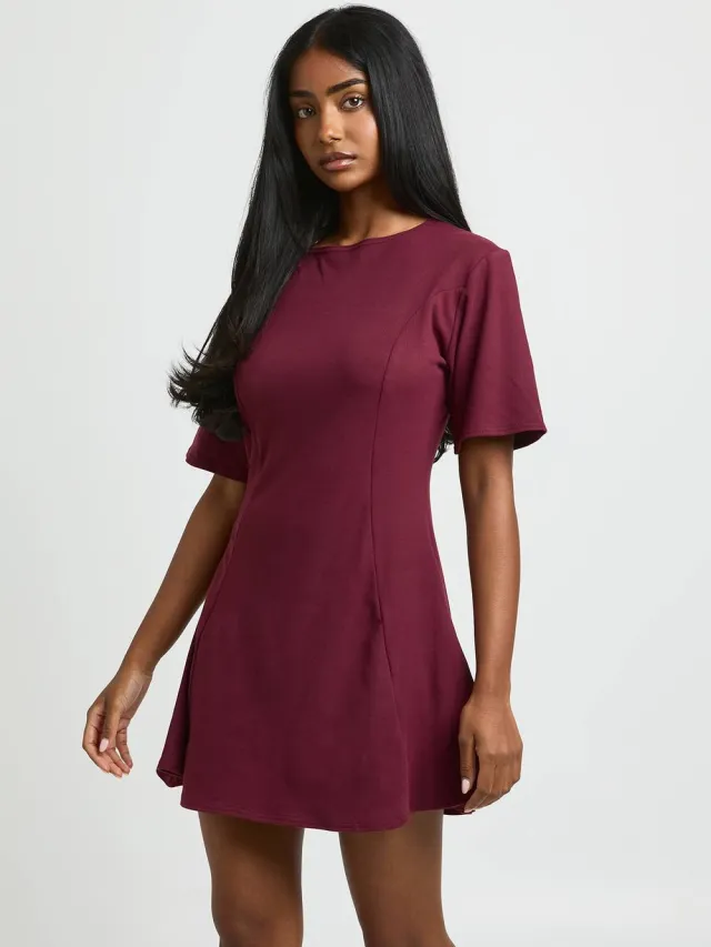 boohoo Dames Basic Supersoft Korte Mouw Skater Jurk Bordeaux Rood