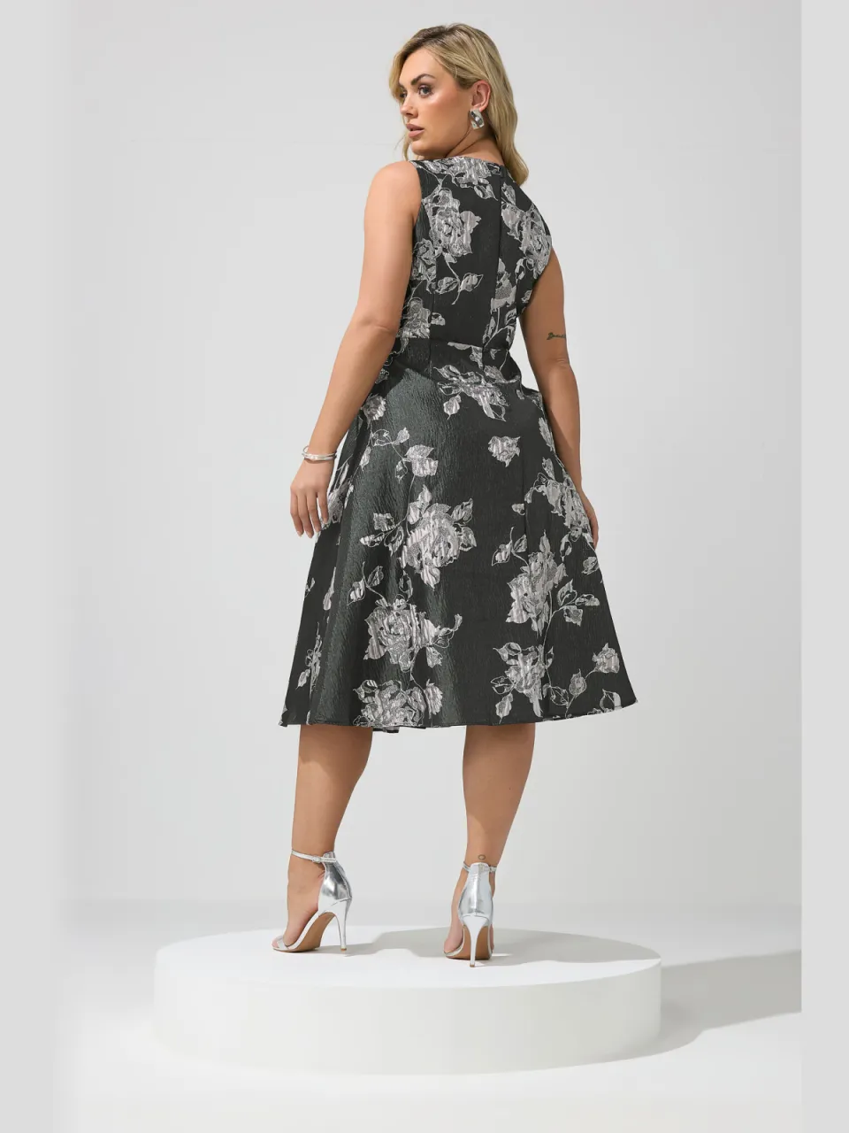 Yours London Jacquard Midaxi Jurk Met Bloemenmotief In Metallic Zwart, foto 3